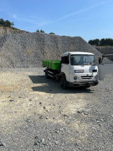 Chcete si nechať doviezť nákladným autom piesok, štrk alebo iný materiál v Prešove a okolí? Ozvite sa nám