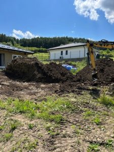 Služby výkopových prác a zmených prác využil jeden z našich klientov pri výstavbe svojho rodinného domu hneď niekoľko krát ku plnej spokojnosti